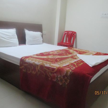 Sri Sai Ganesh Lodge Hyderabad Esterno foto