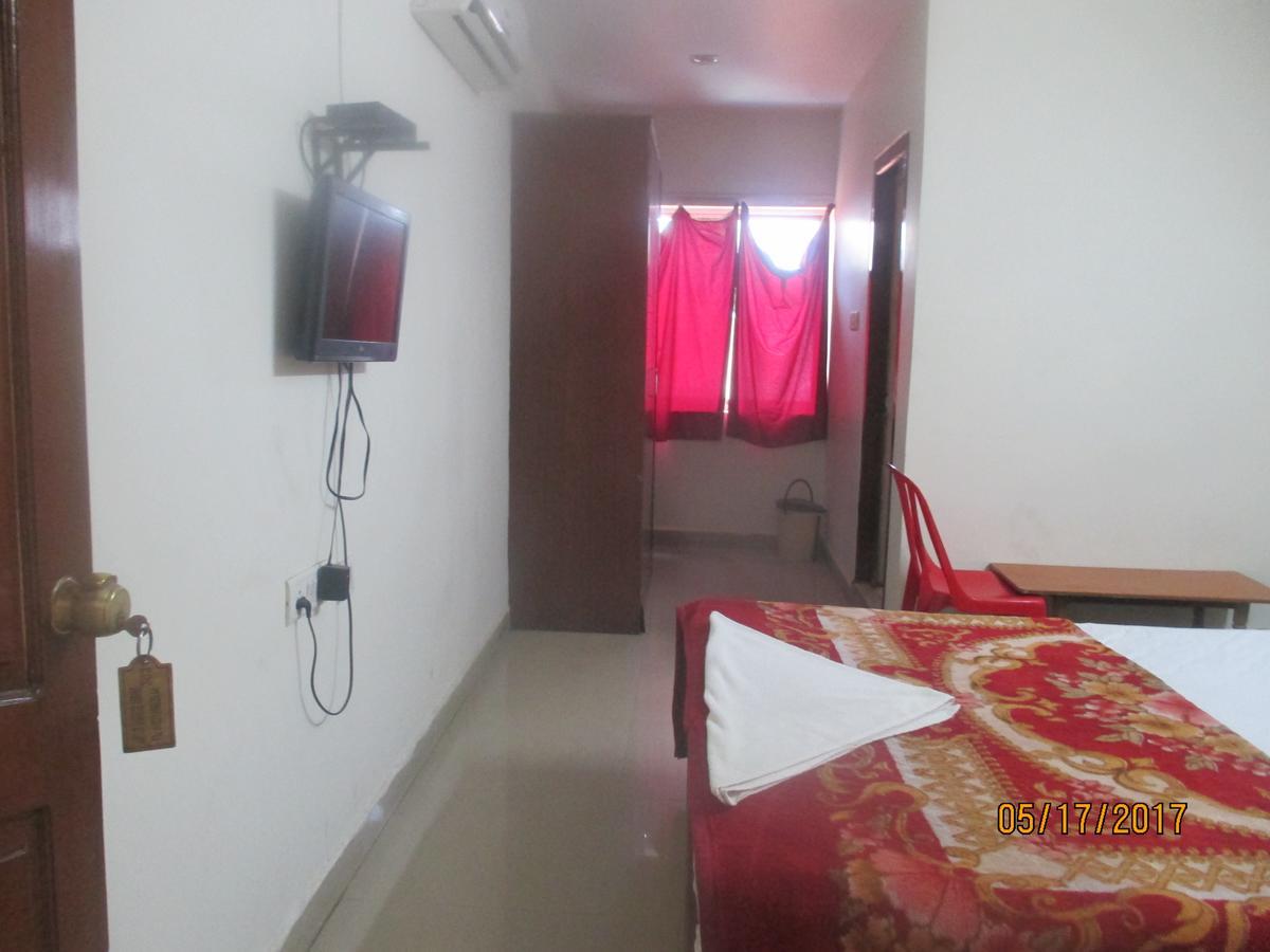 Sri Sai Ganesh Lodge Hyderabad Esterno foto